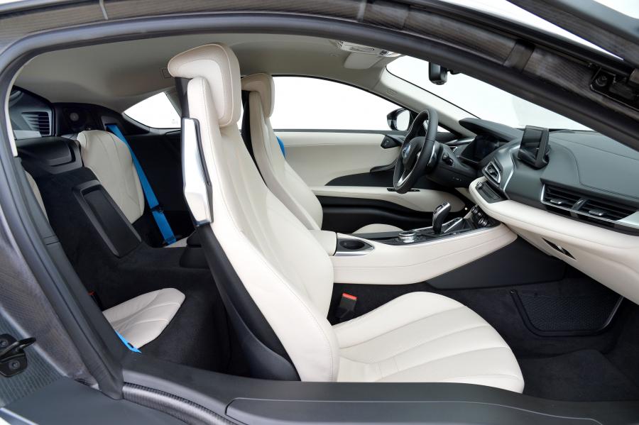  BMW i8 2014 года  (фото 101 из 180)